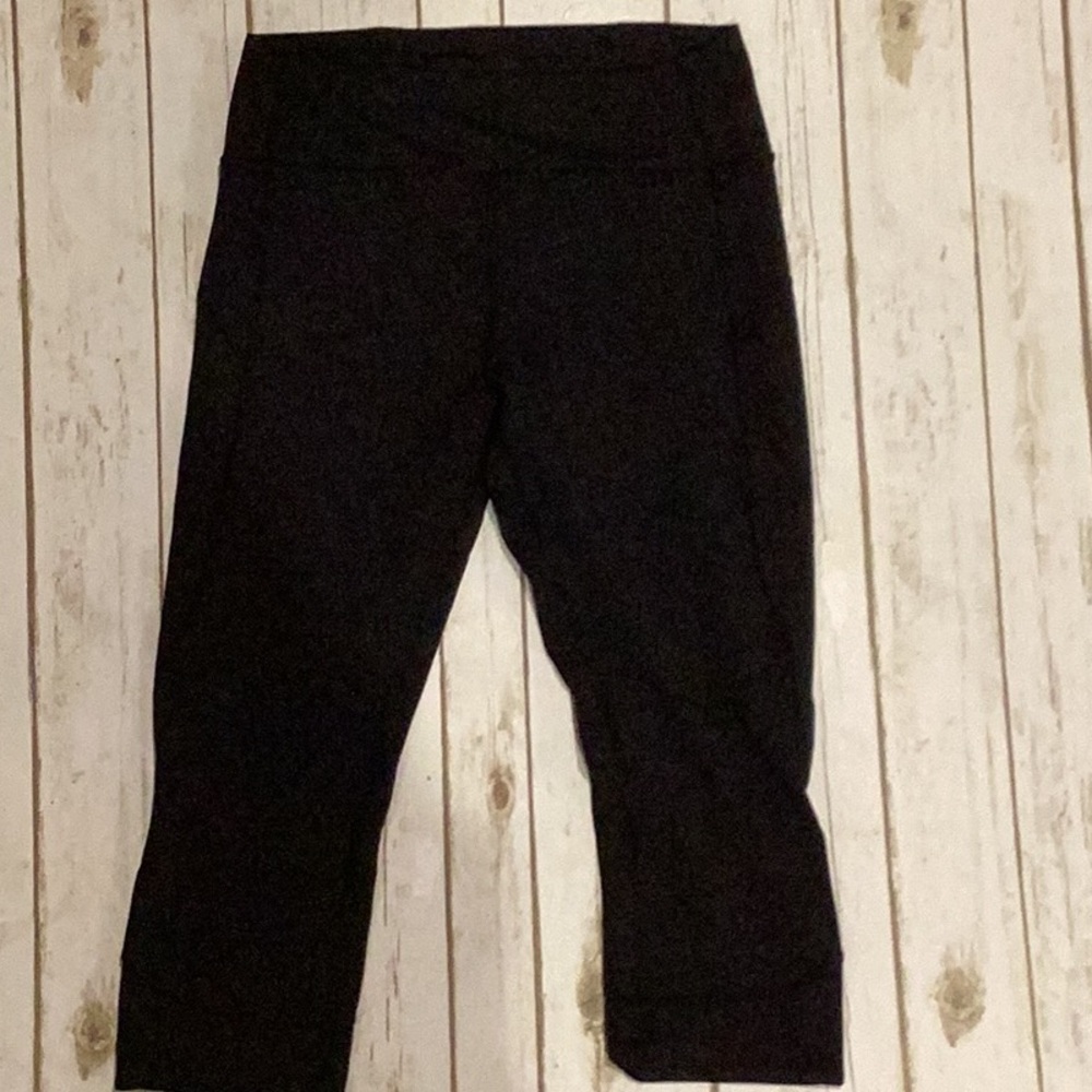 Lululemon Crop leggings Size 10 excellent condition